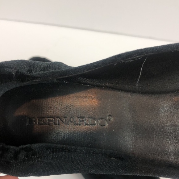 BERNARDO VELVET DINA FLAT - Picture 2 of 6